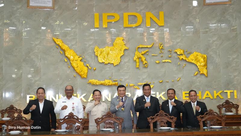 IMenteri Koordinator Bidang Politik dan Keamanan Jenderal TNI (Purn.) Djamari Chaniago menegaskan bahwa praja Institut Pemerintahan Dalam Negeri (IPDN) harus menjadi birokrat yang berintegritas, disiplin, serta memiliki keberanian moral dalam memperjuangkan kepentingan rakyat.  D