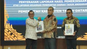 Diterima Bupati Eka Putra, BPK RI serahkan WTP ke 14 kali atas laporan Keuangan Daerah Tanah Datar