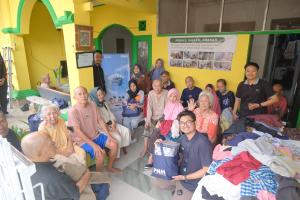 PNM Salurkan Pakaian Hasil RE3 For-E untuk Disabilitas dan Lansia