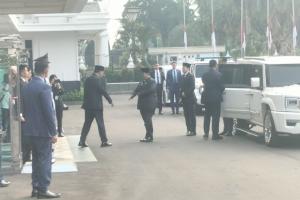 Disambut Menhan, Presiden Prabowo Subianto Tiba di Tempat Persemayaman Ryamizard Ryacudu