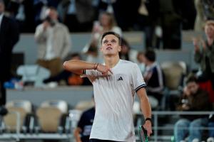 French Open: Jakub Mensik Singkirkan Fonseca, Siap Tantang Zverev di Semifinal  