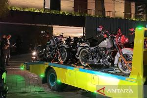 Geledah Rumah Silmy Karim, KPK Angkut Moge, Ducati Hingga Mobil Mewah