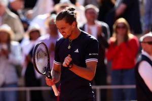 Lewati Duel Sengit 3 Jam 1 Menit Lawan Mensik,  Zverev Laju ke Final French Open  