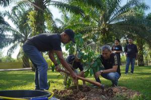 PTPN IV Regional IV Bersih-bersih Lingkungan