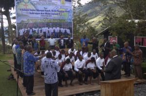 Kodim 1714/Puncak Peduli Pendidikan Hadiri Penamatan Siswa Sekolah Alkitab Mulia Ke-56 Tahun 2026