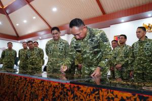 Panglima TNI Pimpin Pengesahan Doktrin Perisai Trisula Nusantara, Tegaskan Adaptasi TNI Hadapi Perang Modern