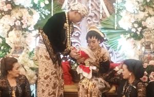 Bergaya Adat Yogya, Clara dan Arestha Gelar Resepsi di Balai Sarwono