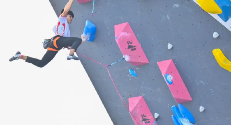 Atlet panjat tebing Indonesia Putra Tri Ramadani menempati peringkat keenam pada semifinal, Minggu (12/7) usai mengoleksi nilai 37+ hingga memastikan tempat di babak final nomor lead putra World Climbing Series Chamonix 2026 di Prancis.