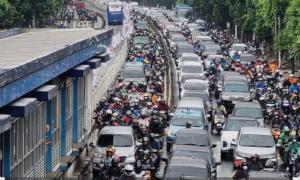 JPO Ditabrak Jalan Tendean Ditutup, Mampang Macet Parah