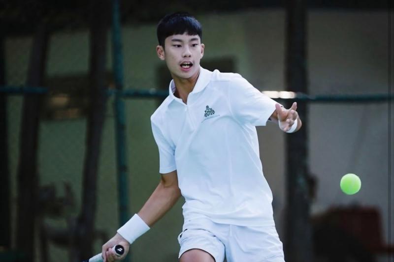 Ethan Jake Frans, petenis muda Indonesia, tampil di nomor tunggal putra U14 di Wimbledon Boys 2026.   