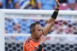 Duel Inggris vs Argentina,  Wasit Tak Liput dari Sorotan Publik