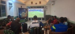Piala Dunia; Babinsa Kodim 0504/JS Bersama Masyarakat Nobar