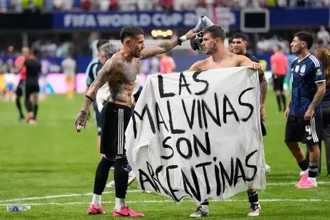 Nama baik Timnas Argentina selama melewati tujuh laga Piala Dunia terancam dicoreng aksi yang dinilai bermuatan politik. 