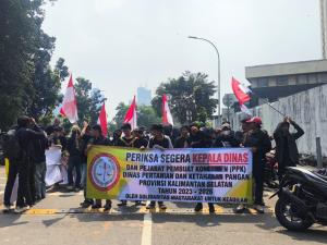 Mahasiswa Demo KPK  Desak Periksa Eks Sekdin Pertanian dan Ketahanan Pangan Kalsel