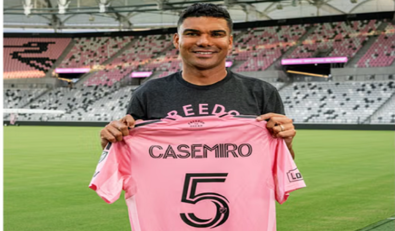   Bagi para pemain bola, tidak ada lawan dan kawan abadi, lawan bisa berubah jadi kawan atau sebaliknya. Itu yang dialami Casemiro saat ini. Pemain asal Brasil yang bermain di posisi gelandang ini direkrut Klub Major League Soccer (MLS) Inter Miami