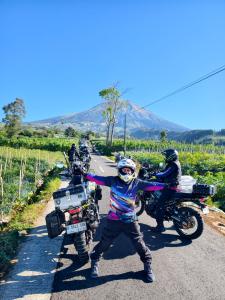 Komunitas Motor Cina CFAI Turing ke Magelang Gelar Bakti Sosial