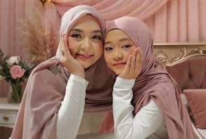 Harapan Baru di Industri Musik Indonesia, Adzkia Shaffira Rizal Luncurkan Single Lentera Hati Bersama Sang Ibu dr.Selvie Sira, Sp.T.H.T.B.K.L. 