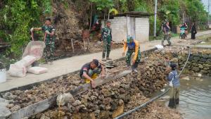 Semangat Gotong Royong Warnai Pembangunan Rabat Beton Jalan di Desa Polewali