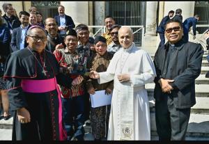 Paus Leo XIV Terima Patung St. Yusuf Arimatea, Mukjizat untuk Niko Harahap Tanubrata Pun Terjadi... 