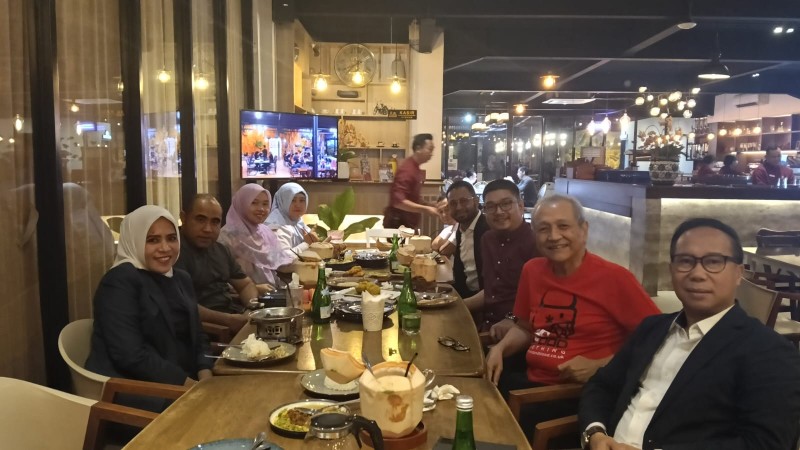 Di Tengah Padatnya Tugas Kepala Daerah, Bupati Kepulauan Sula Fifian Tuntaskan Tesis dan Raih Gelar Magister