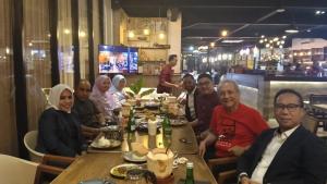 Di Tengah Padatnya Tugas Kepala Daerah, Bupati Kepulauan Sula Fifian Tuntaskan Tesis dan Raih Gelar Magister