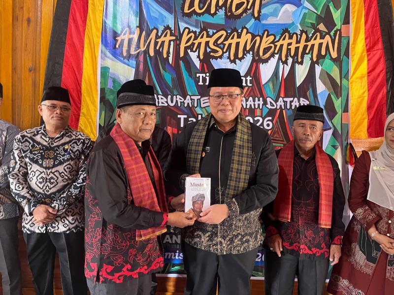 Wabup Ahmad Fadly Buka Lomba Pidato Adat Alua Pasambahan, Launching Buku Memoar Mustafa Akmal