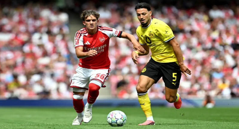 Laga pramusim Arsenal kontra Borussia di Stadion Emirates, London, Minggu (9/8) berlangsung sengit. Duel bertajuk Emirates Cup ini berakhir dengan skor 2-3 untuk kemenangan tim tamu.