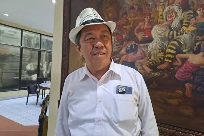 Kaka Suminta juga Ketua Forum EMKL Indonesia Sebagai praktisi logistik di Pelabuhan. 