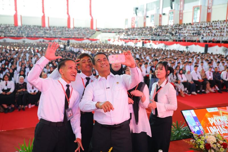 Menteri Pertanian Andi Amran Sulaiman saat menghadiri Pengenalan Kehidupan Kampus bagi Mahasiswa Baru (PKKMB) Universitas Hasanuddin di Makassar, Selasa (11/8/2026). (Foto: Humas Kementan)