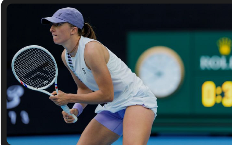 Iga Swiatek tampil impresif saat melawan Elena Rybakina pada duel final National Bank Open di Toronto, Jumat WIB. Tampil dominan dan menang 6-2, 6-3, Swiatek mengakhiri paceklik gelar pada musim 2026.