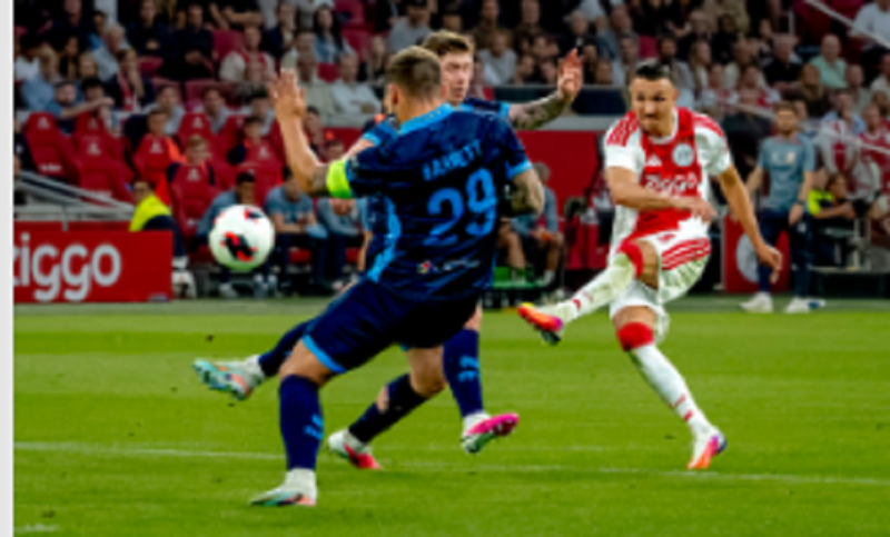 Ajax lolos play-off Liga Conference 2026/27 setelah main imbang 2-2 lawan Shelbourne FC pada leg kedua babak ketiga kualifikasi di Tolka Park, Dublin, pada Jumat (14/8). 
