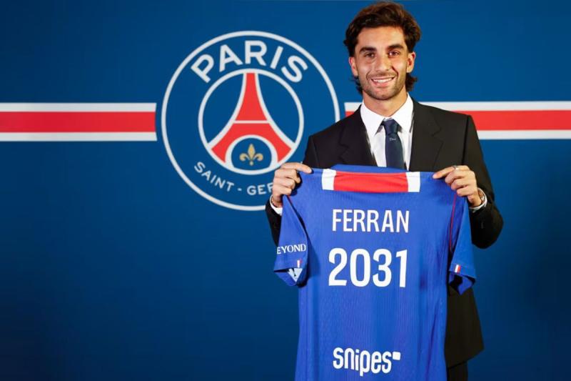 Penyerang Barcelona, Ferran Torres resmi bergabung dengan Paris Saint-Germain (PSG) pada bursa transfer musim panas 2026.