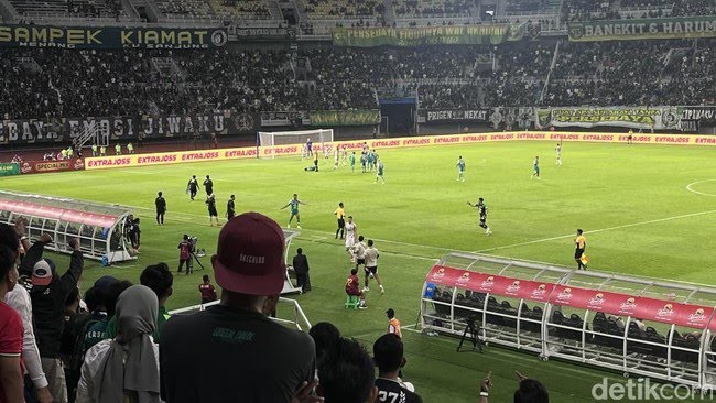 Duel sengit Friendly Match antara Persebaya vs Penang FC tersaji di Stadion Gelora Bung Tomo (GBT), Surabaya, Sabtu (15/8/2026) malam ini pukul 19.00 WIB.