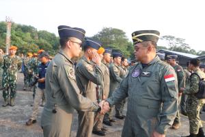 Kasad Apresiasi Penerbang Demo Udara HUT ke-81 RI