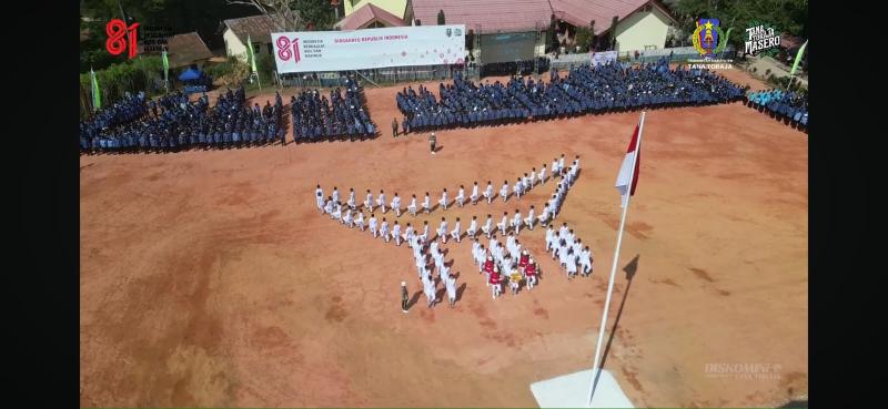 Paskibraka Tana Toraja Membentuk Formasi Tongkonan pada HUT RI ke-81