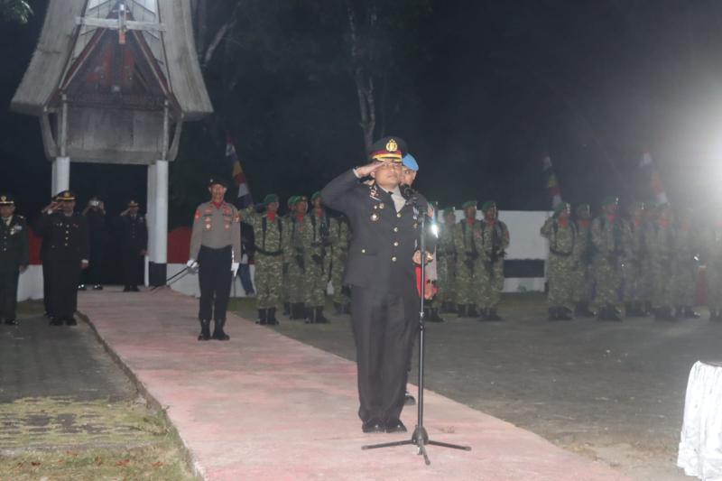 Kapolres Toraja Utara, AKBP Yoseph Adi R. Sudrajat, S.H., S.I.K., M.I.K., Memimpin Apel dan Renungan Suci di TMP 