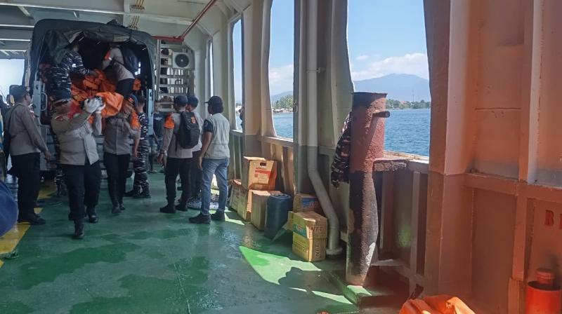 Badan Nasional Penanggulangan Bencana (BNPB) bersama tim gabungan telah menyalurkan bantuan logistik dan kebutuhan dasar bagi masyarakat terdampak gempa bumi di Pulau Palue, Kabupaten Sikka, Nusa Tenggara Timur pada Senin (17/8). (Foto: Humas BNPB)
