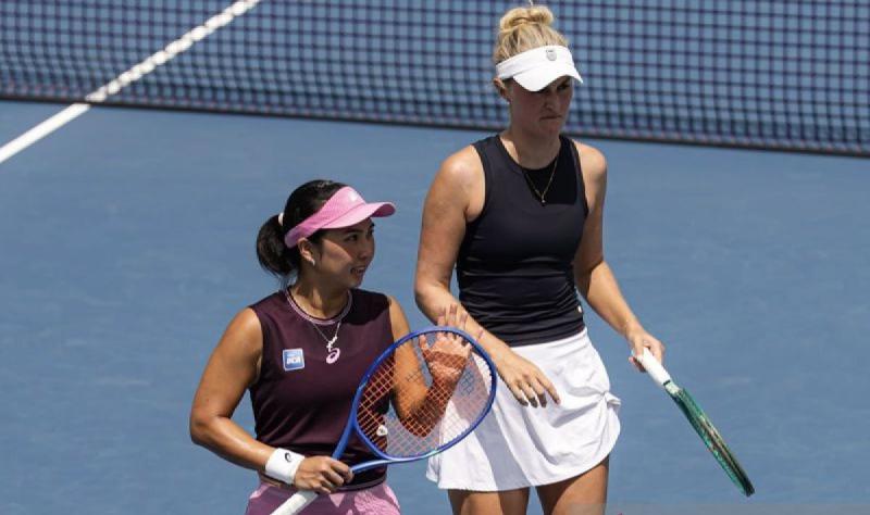 Petenis Indonesia Aldila Sutjiadi yang berpasangan dengan Erin Routliffe sukses menghentikan Asia Muhammad/Fanny Stollar pada babak 32 besar Cincinnati Open 2026.