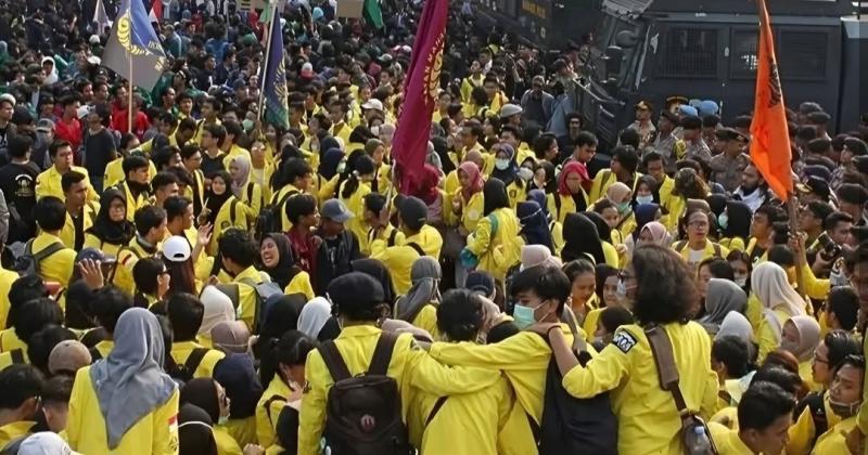 Dari Harga Pangan hingga Bencana Nasional, Ini 8 Tuntutan Mahasiswa di Sudirman
