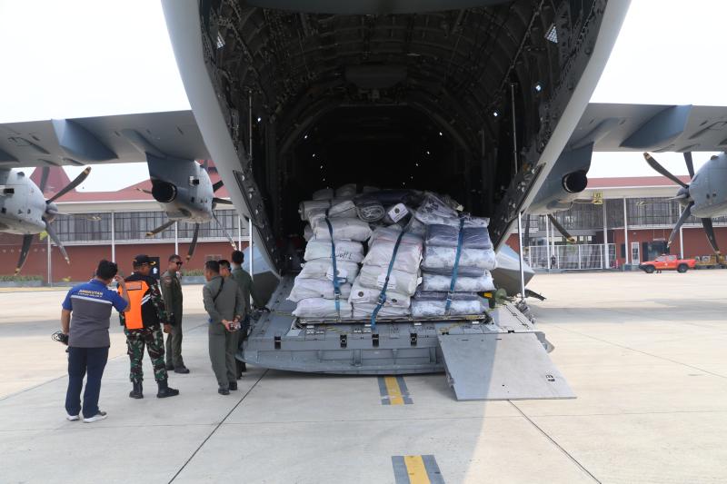 Percepat Penanganan Bencana, Enam Pesawat TNI AU Kirim 81,3 Ton Bantuan ke NTT