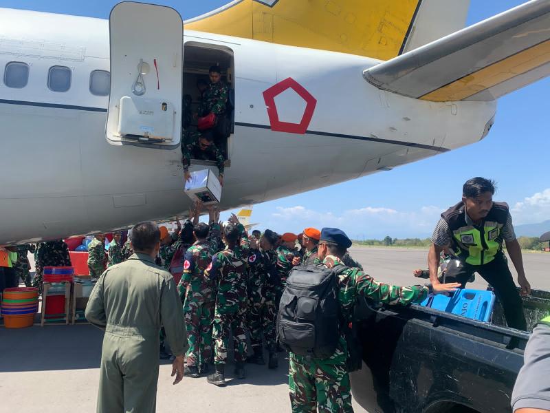 TNI AU Kerahkan Nakes Bantu Korban Bencana NTT