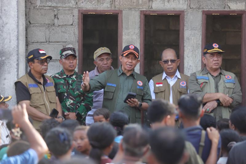 Kepala Badan Nasional Penanggulangan Bencana (BNPB) Letjen TNI Dr. Suharyanto, S.Sos., M.M., datang langsung menemui para penyintas di Desa Peozaka Ramba, pada Rabu (19/8/2026)