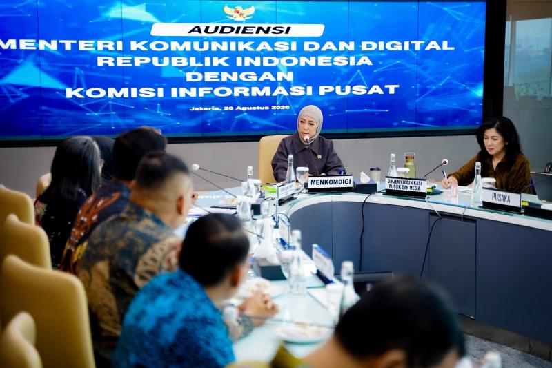 Menteri Komunikasi dan Digital Meutya Hafid dalam audiensi dengan Komisioner KIP di Kantor Kementerian Komdigi, Jakarta Pusat, Kamis (20/8/2026) mengatakan pentingnya memastikan keakuratan informasi yang diberikan kepada masyarakat. Ia berharap KIP dapat terus meningkatkan kinerja demi menjaga kepercayaan dari masyarakat. Foto: Humas Kemkomdigi. (Foto: Humas Kemkomdigi)