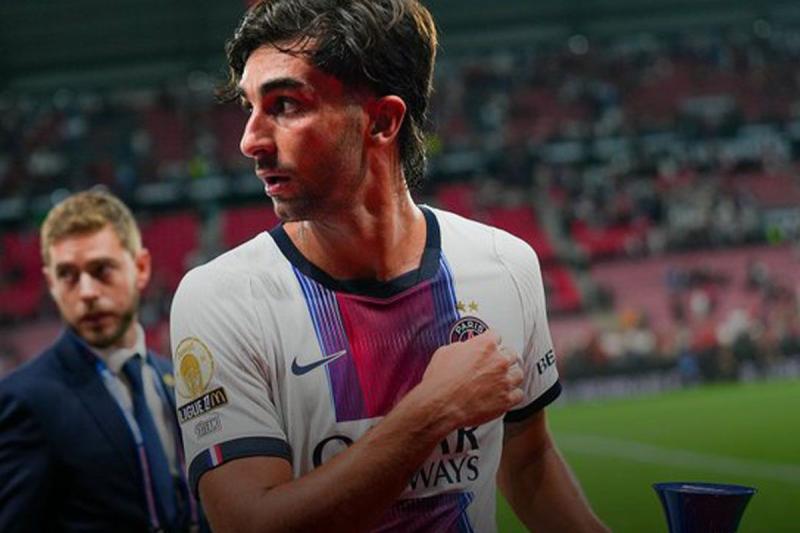 Mantan penyerang Barcelona Ferran Torres menjalankan laga perdananya atau debut di Paris Saint-Germain (PSG). 