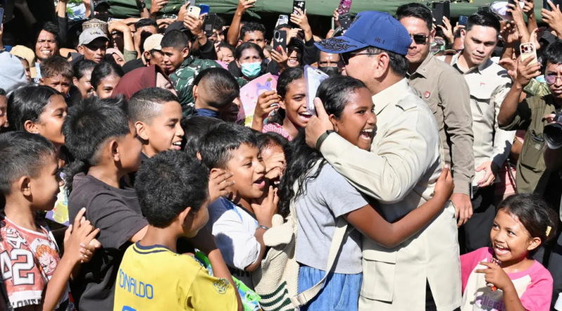 Sapa Korban Gempa NTT, Prabowo Kunjungi Tenda Pengungsian Warga di Nagekeo