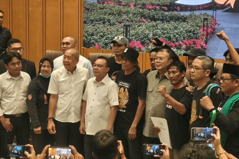 Ditekan Massa, Pimpinan DPR Teken Janji: RUU Perampasan Aset Wajib Disahkan atau Mundur