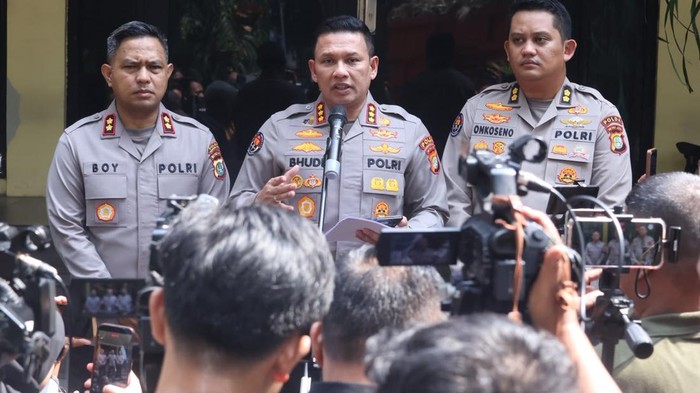 Bukan Massa Pati! Polda Metro Sebut Perusakan dan Pembakaran di Sekitar Senayan Ulah Kelompok Perusuh