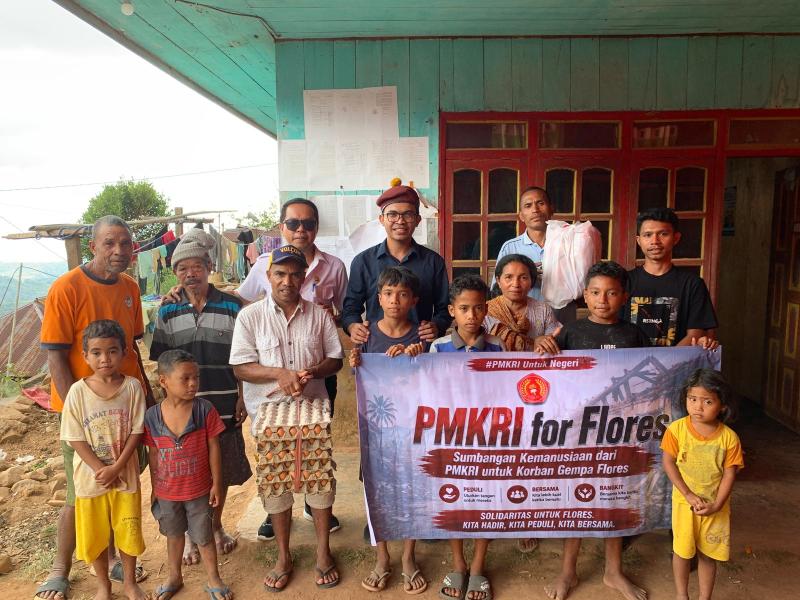 Ketua PP PMKRI Yonas Tola Bagikan Ratusan Paket Sembako untuk Korban Gempa Flores, Warga Sambut Penuh Sukacita 