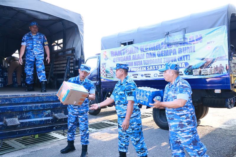 Wujud Kepedulian TNI AU, Lanud Husein Sastranegara Kirim Bantuan untuk Korban Bencana di NTT