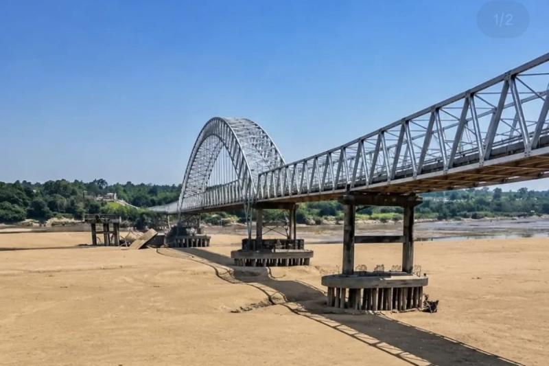 Debit air Sungai Barito di Kalimantan menurun drastis. (Foto: Kompas.com)